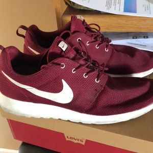 Maroon Roshe ones size 15